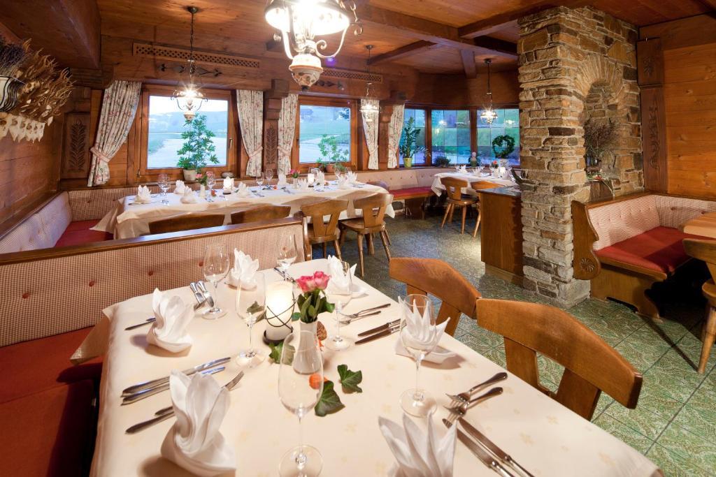 Landgasthof Ledererwirt Guest House เอบส์ ภายนอก รูปภาพ